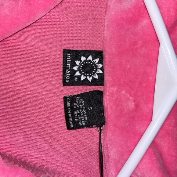 Ladies velour pink pjs by intimates size small - Picture 3 of 7